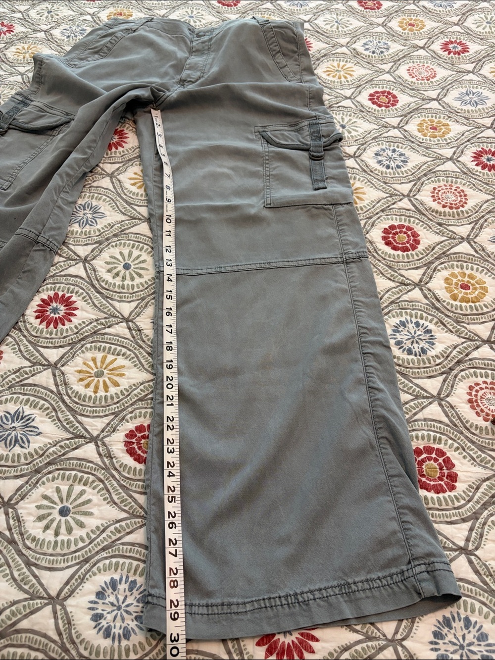 American Eagle Outfitters cargo pants, size 8. - Picture 7 of 13